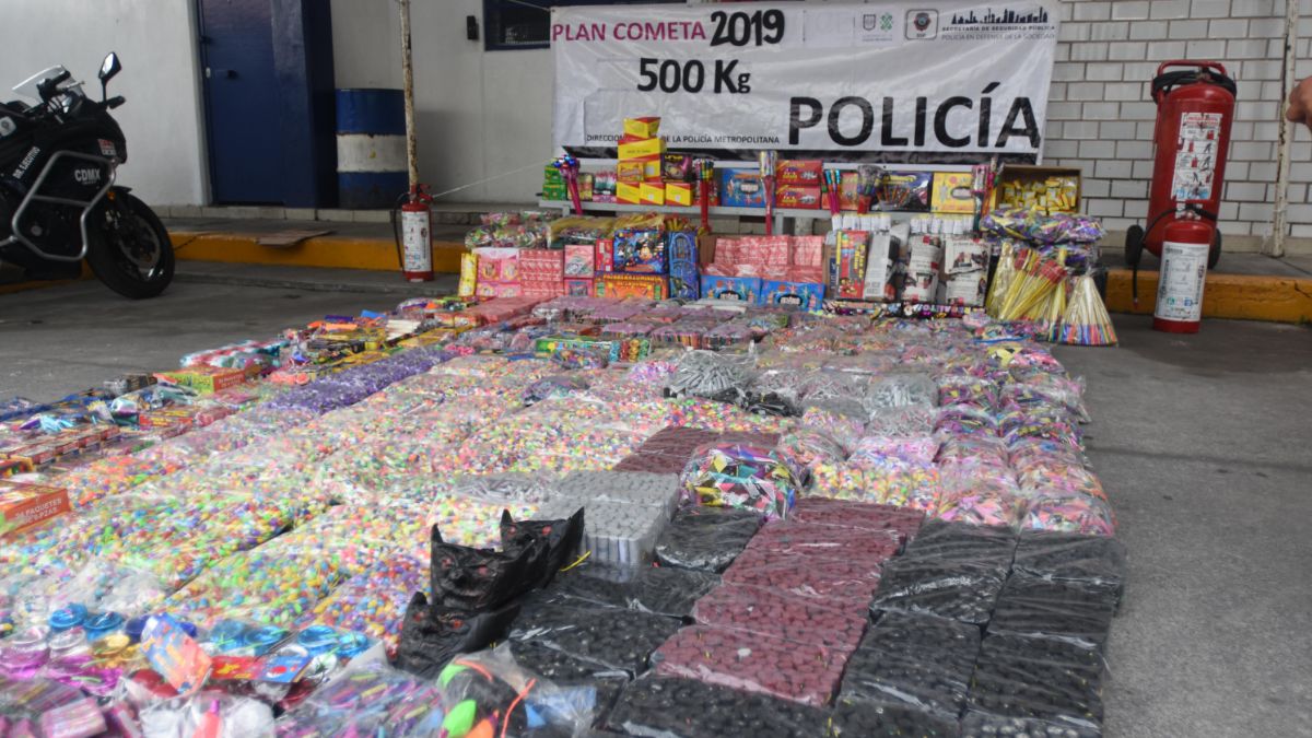 Foto: Policías decomisan 500 kg de pirotecnia en mercados de la alcaldía Venustiano Carranza, Ciudad de México. Cuartoscuro