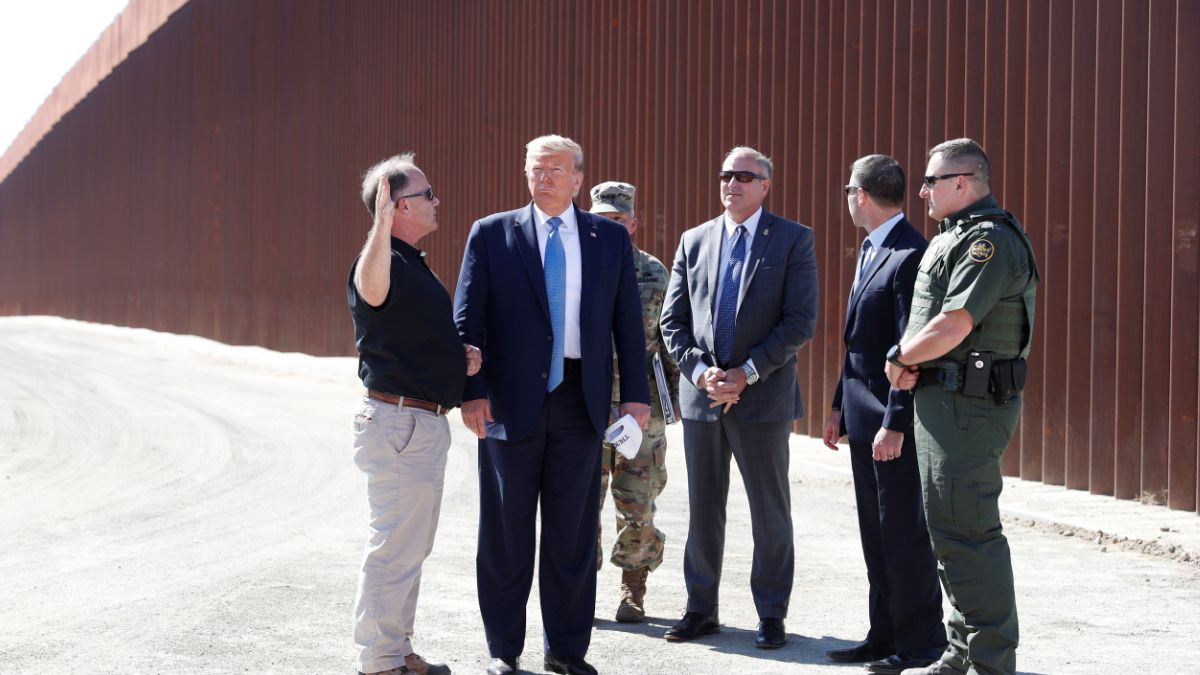 México se ha portado fantástico, dice Trump durante visita a muro fronterizo