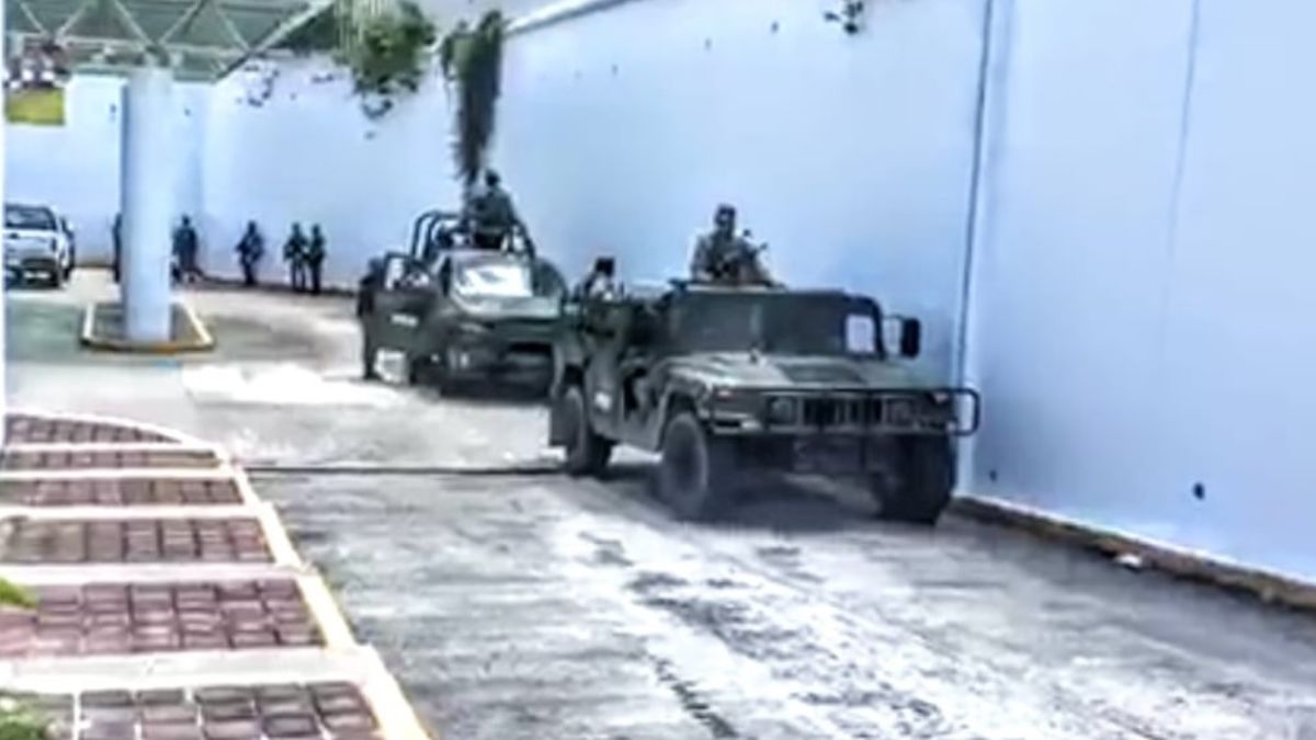 Foto: Un grupo de militares se trasladan en vehículos. Noticieros Televisa/Janosik Garcia