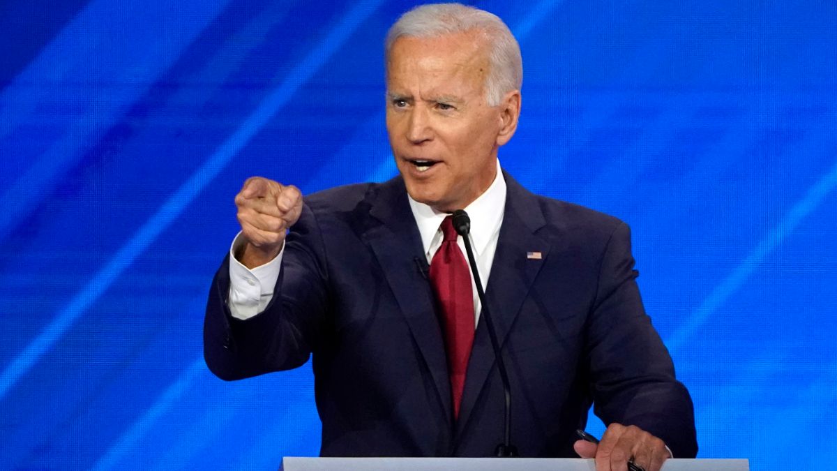 Foto: Joe Biden habla durante el tercer debate demócrata. Reuters