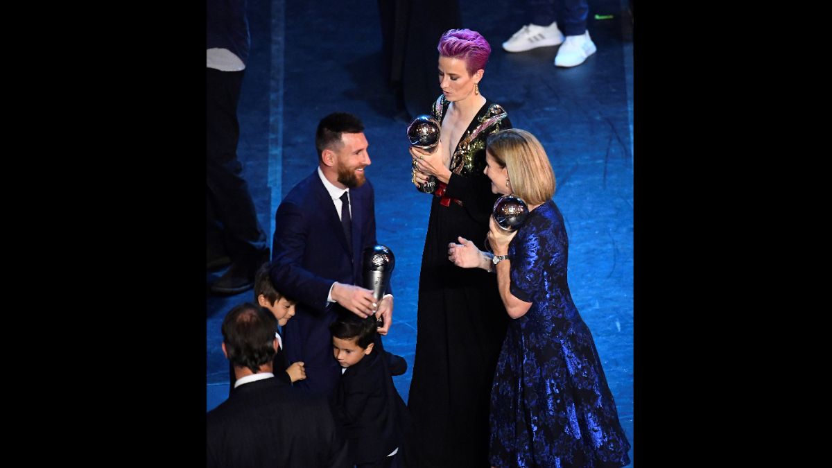 Foto: Lionel Messi y Megan Rapinoe ganan el premio The Best. Reuters