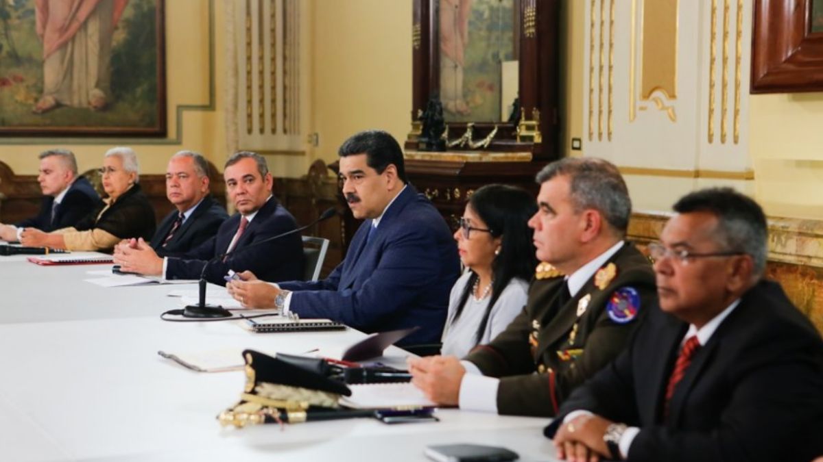 Maduro acusa a Colombia de lanzar 'amenaza guerrerista' contra Venezuela