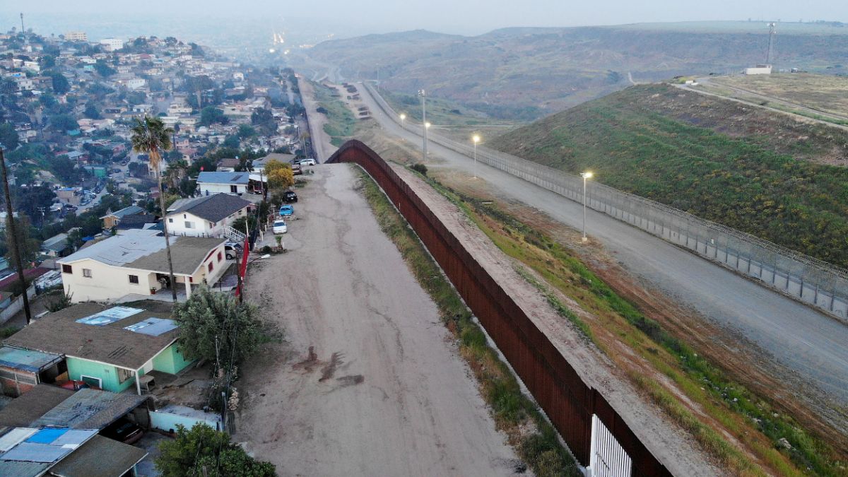 Foto: Vista aérea de la barrera fronteriza entre México y Estados Unidos desde la ciudad de Tijuana. Getty Images