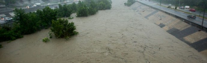 Foto: La tormenta tropical "Fernand" provocó intensas lluvias y crecidas en arroyos, principalmente en el Río Santa Catarina, en Monterrey, Nuevo León. Cuartoscuro