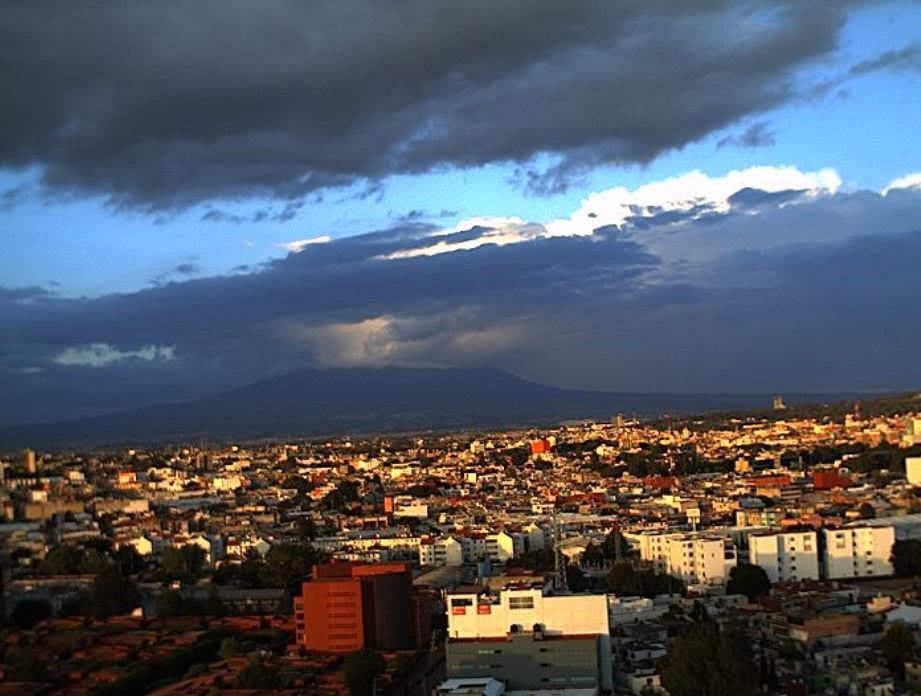 Primer frente frío de la temporada provocará lluvias en México.