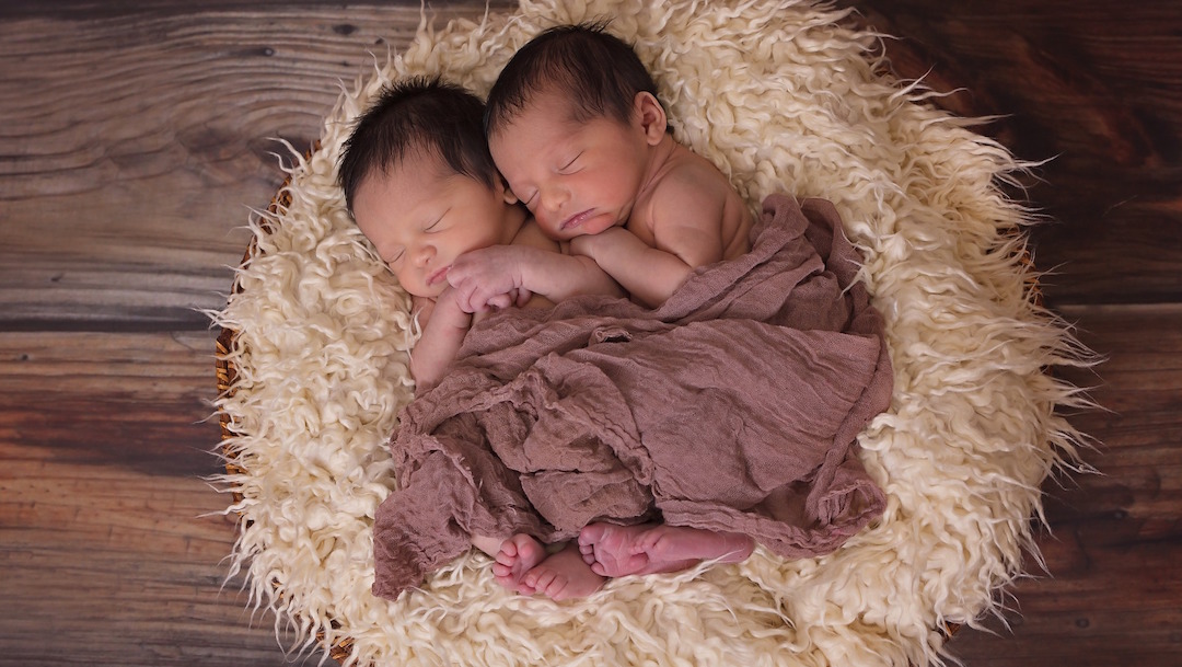 Foto Padres venden a sus gemelos recién nacidos para comprar un celular 12 septiembre 2019