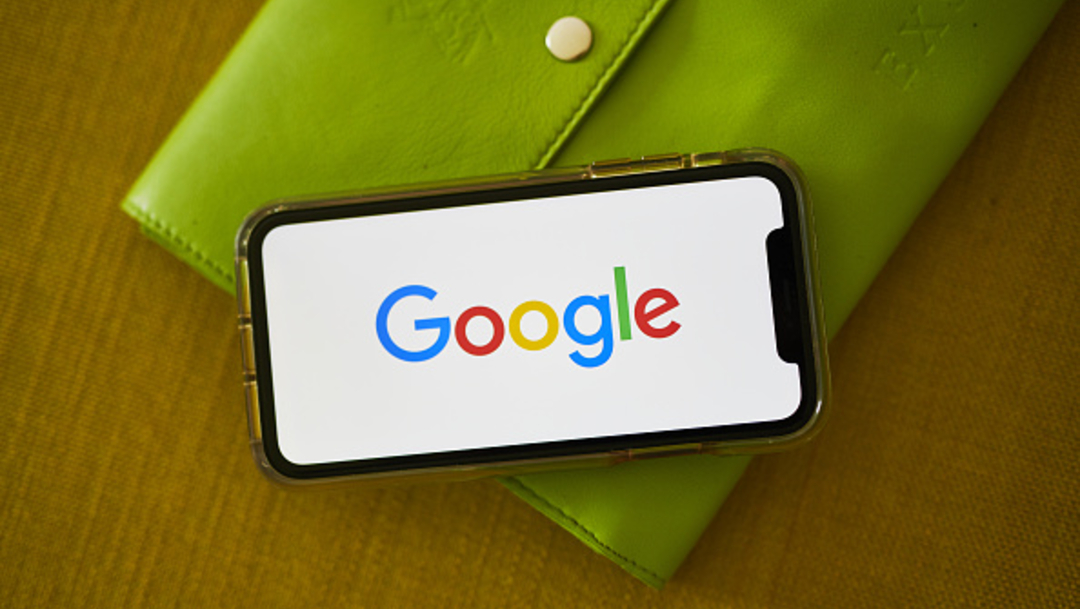 Foto: El logotipo de Google aparece en un teléfono inteligente, 4 septiembre 2019