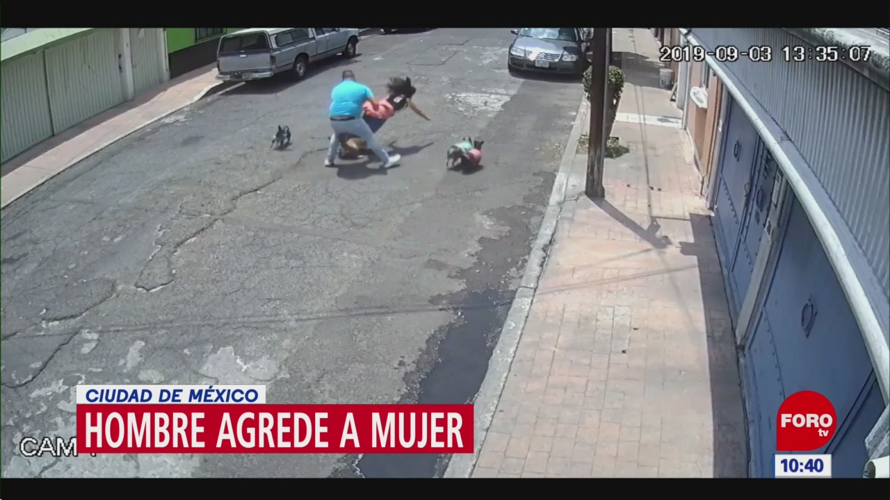 Hombre empuja y lanza al piso a mujer en la Miguel Hidalgo