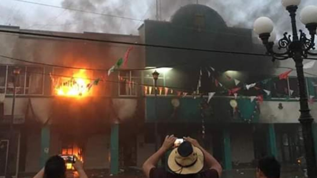 Incendian el Palacio Municipal de Escuintla, en Chiapas
