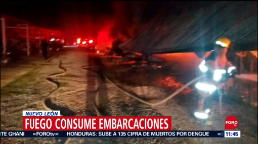 Incendio consume embarcaciones en Santiago, Nuevo León
