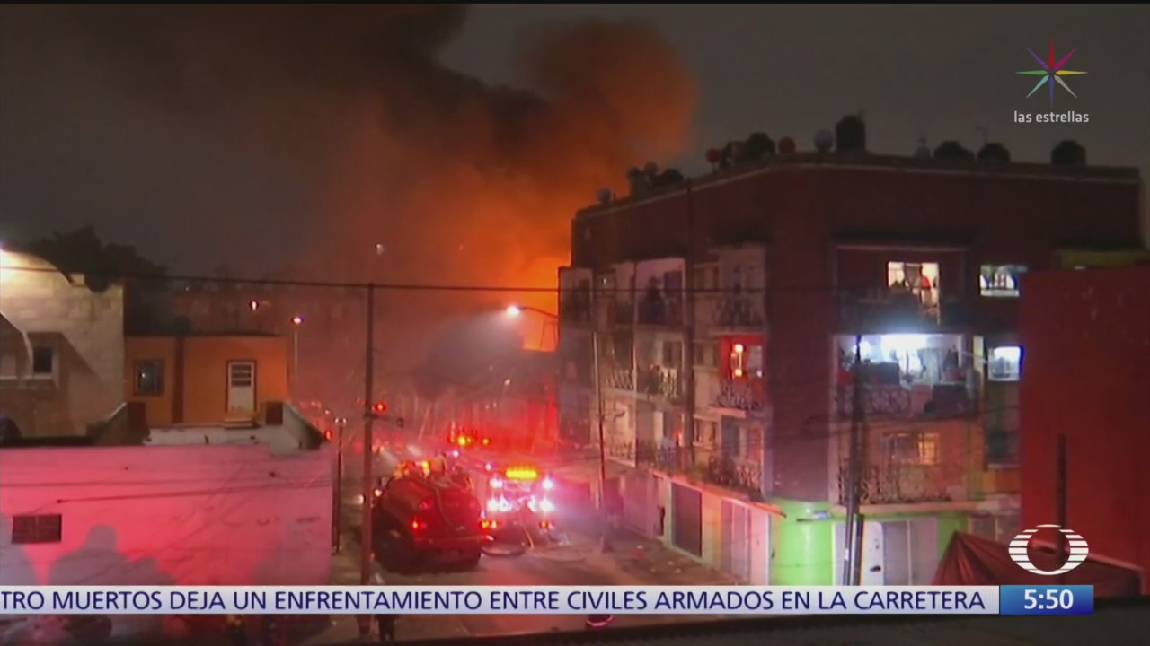 Incendio consume tienda en Tepito, CDMX