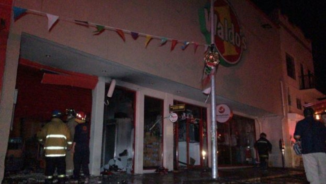 Incendio consume tienda en Ciudad Victoria, Tamaulipas