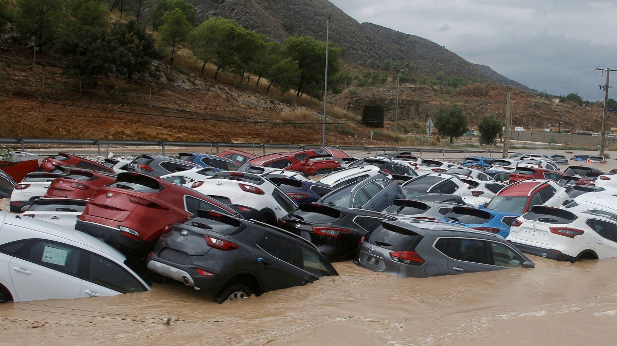 Inundación en España deja cinco muertos, cuatro de ellos atrapados en sus autos