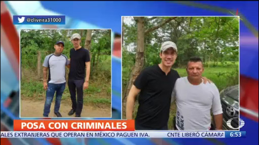 Juan Guaidó se toma fotos con presunto grupo paramilitar