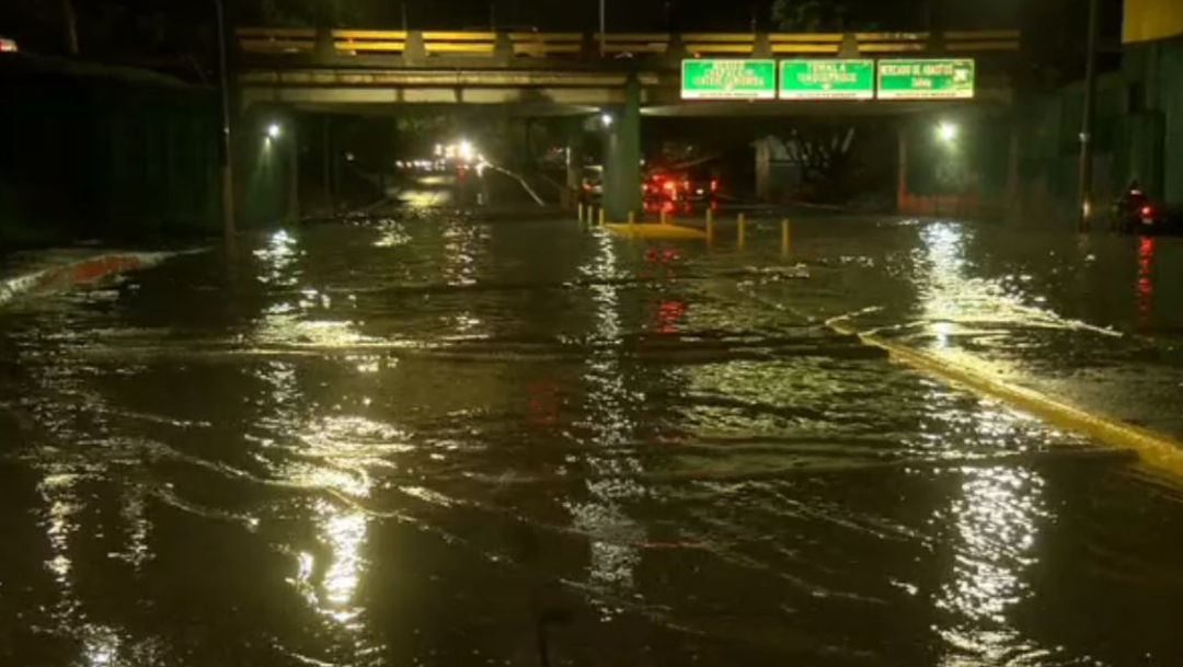 FOTO Lluvias en Guadalajara provocan inundaciones (Noticieros Televisa)