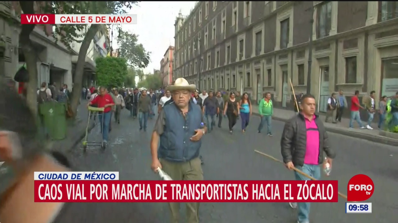 Marcha de transportistas ingresa al Zócalo capitalino