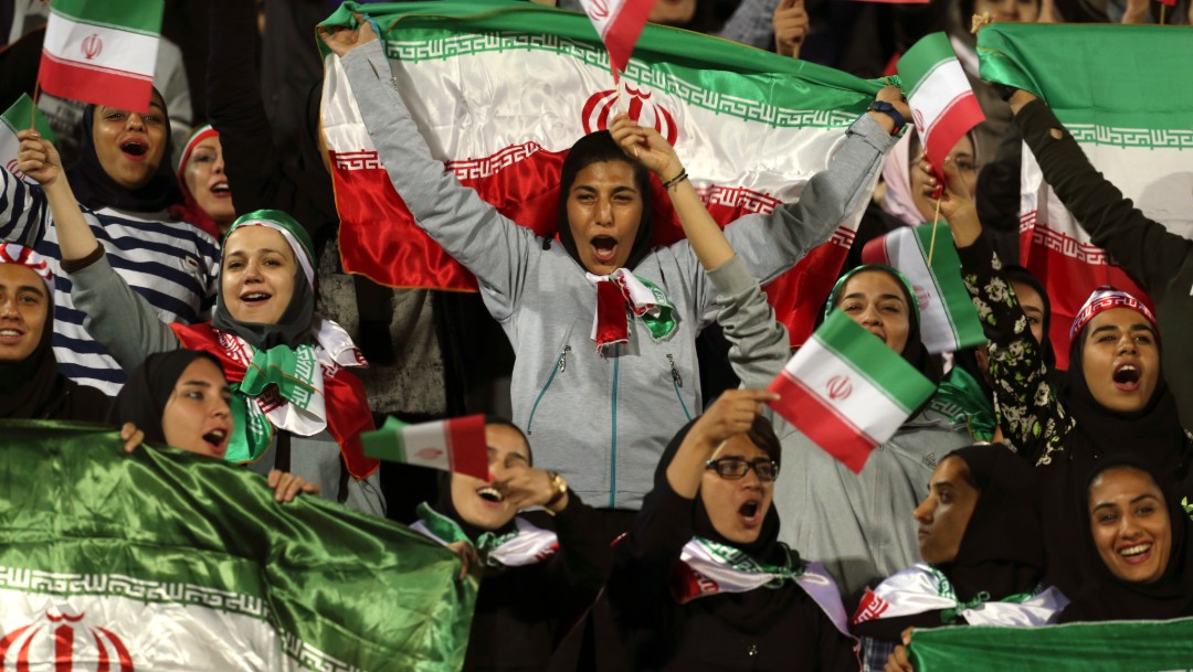 Foto: Mujeres iraníes en estadio de futbol, 16 de octubre de 2018, Irán