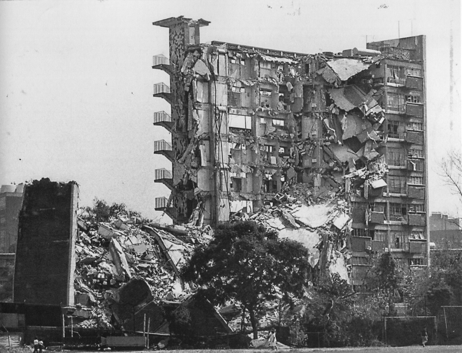 Entrevista con Enrique Metinides sobre el terremoto de 1985