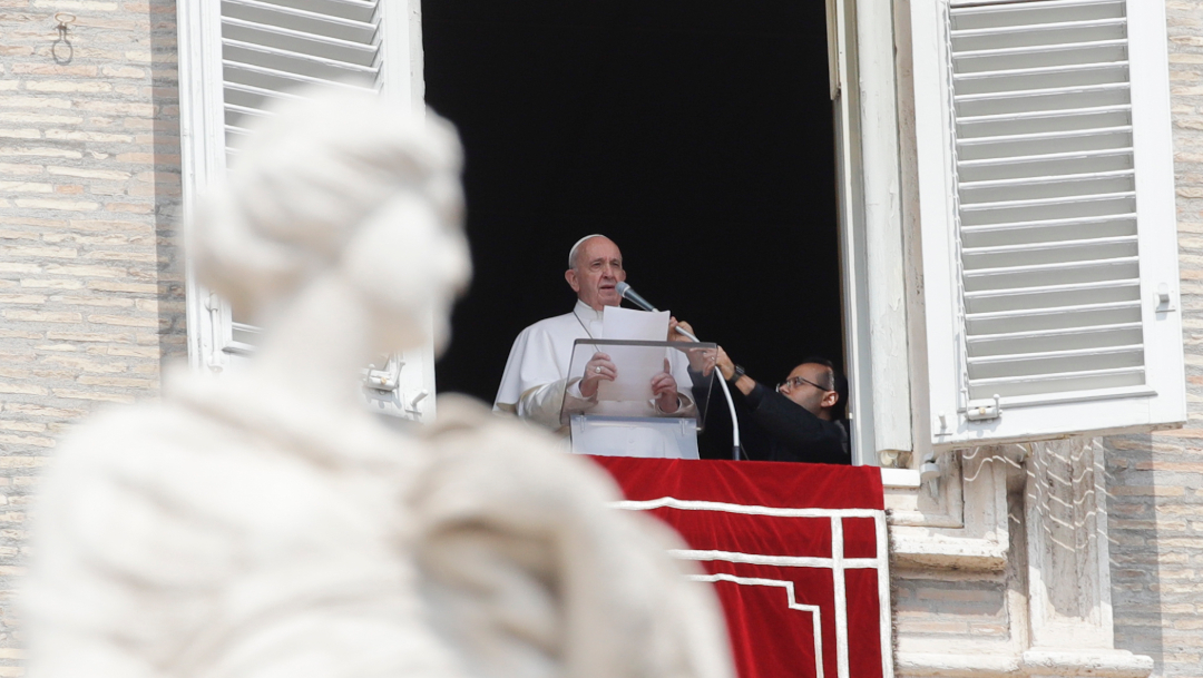 Foto: El papa Francisco se asomó a la ventana del estudio del Palacio apostólico con un retraso de 10 minutos, 1 septiembre 2019