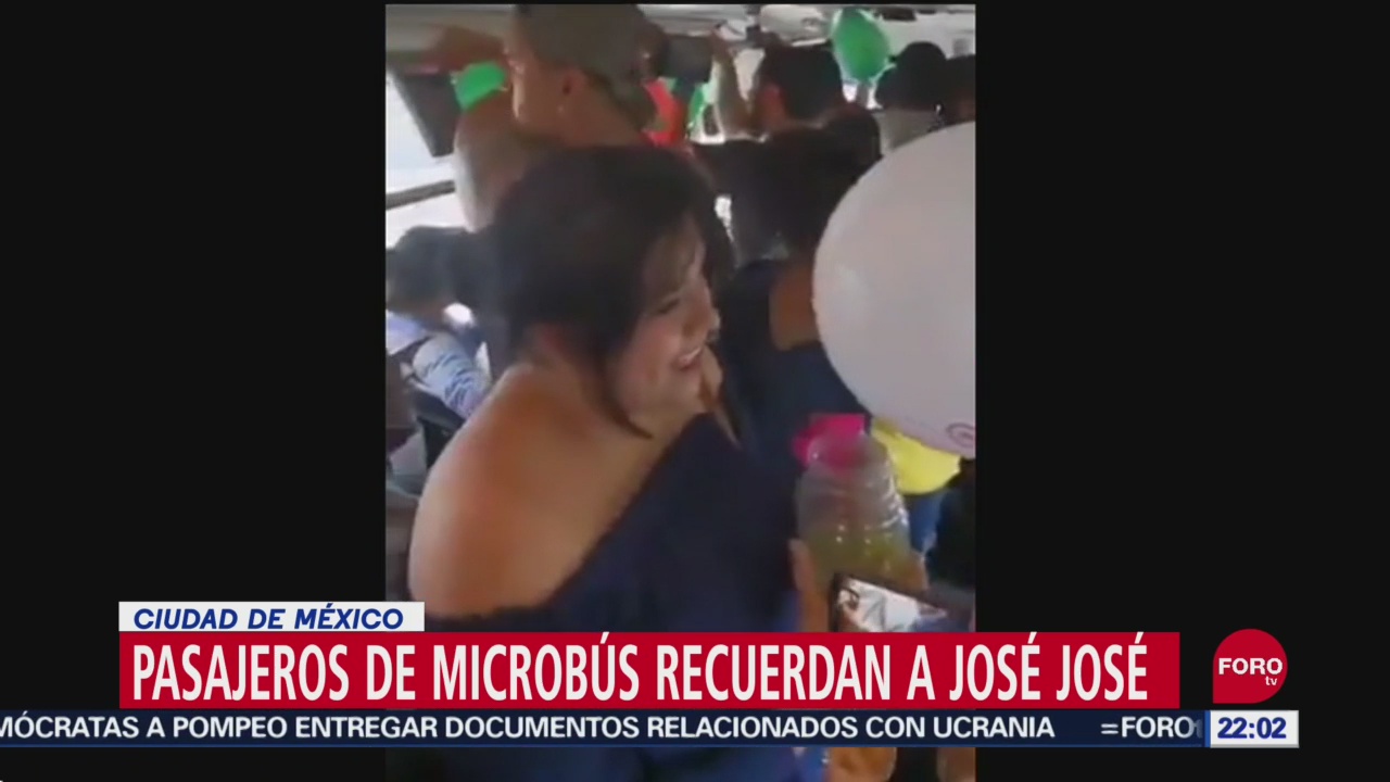 FOTO: Pasajeros de Micobús homenajean a José José, 28 septiembre 2019