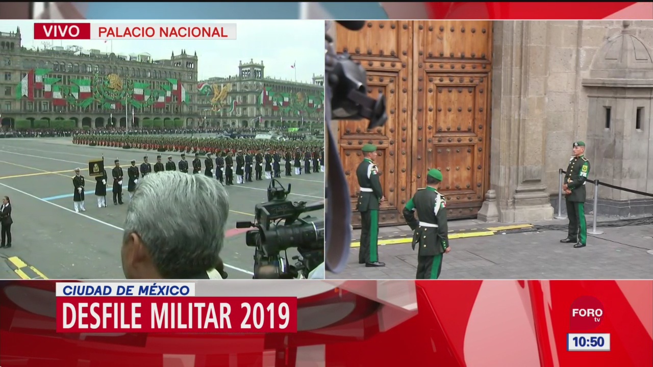 FOTO: Policía Militar forma valla de honor para salida de AMLO en desfile militar, 16 septiembre 2019