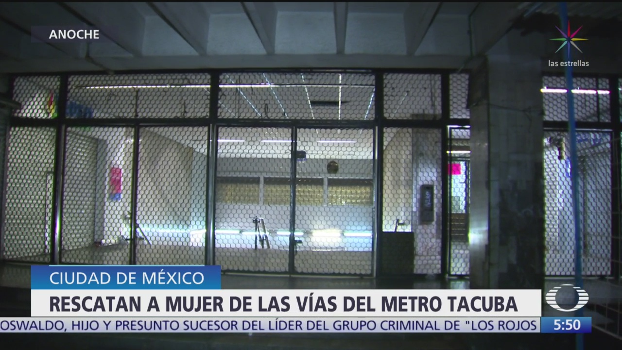 Rescatan a mujer de las vías del Metro Tacuba