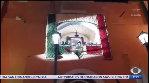 FOTO: Se cae la bandera durante Grito de Independencia en Mineral del Monte, Hidalgo, 16 septiembre 2019