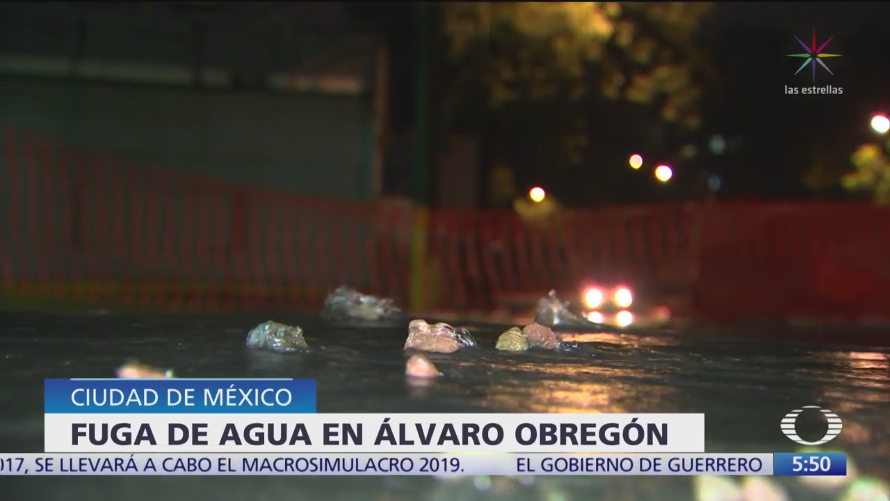 Sigue sin ser reparada fuga de agua en la Álvaro Obregón, CDMX