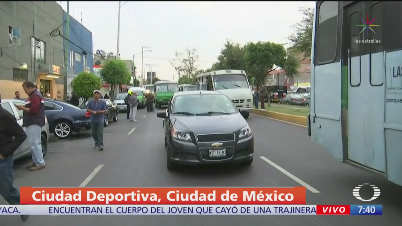 Transportistas marchan en Ciudad Deportiva hacia el Zócalo