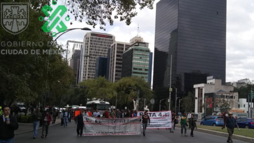 FOTO Transportistas marchan sobre Paseo de la Reforma, CDMX (Twitter Ovial)