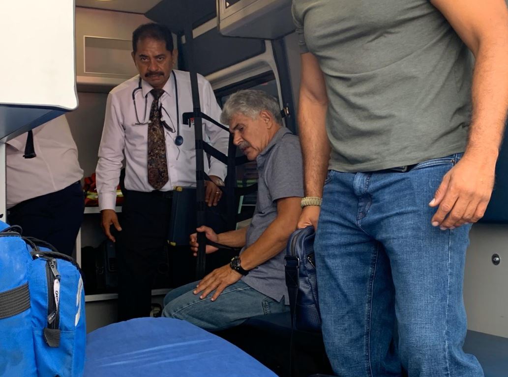 Ricardo "El Tuca" Ferreti es trasladado en ambulancia. (Foto: @SancadillaNorte)