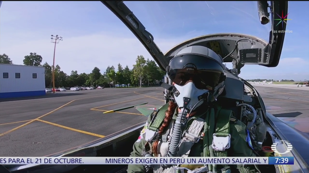 Una mujer volará un avión de combate en el desfile de Independencia