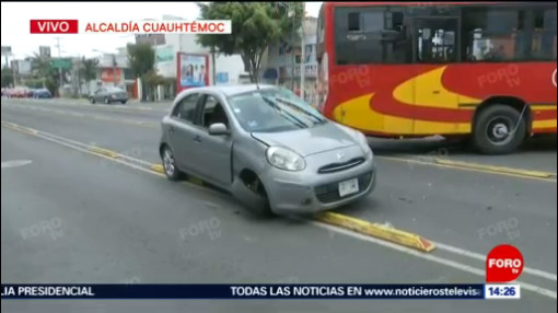 FOTO: Unidad del Metrobús choca contra vehículo particular en Av. Montevideo, 7 septiembre 2019