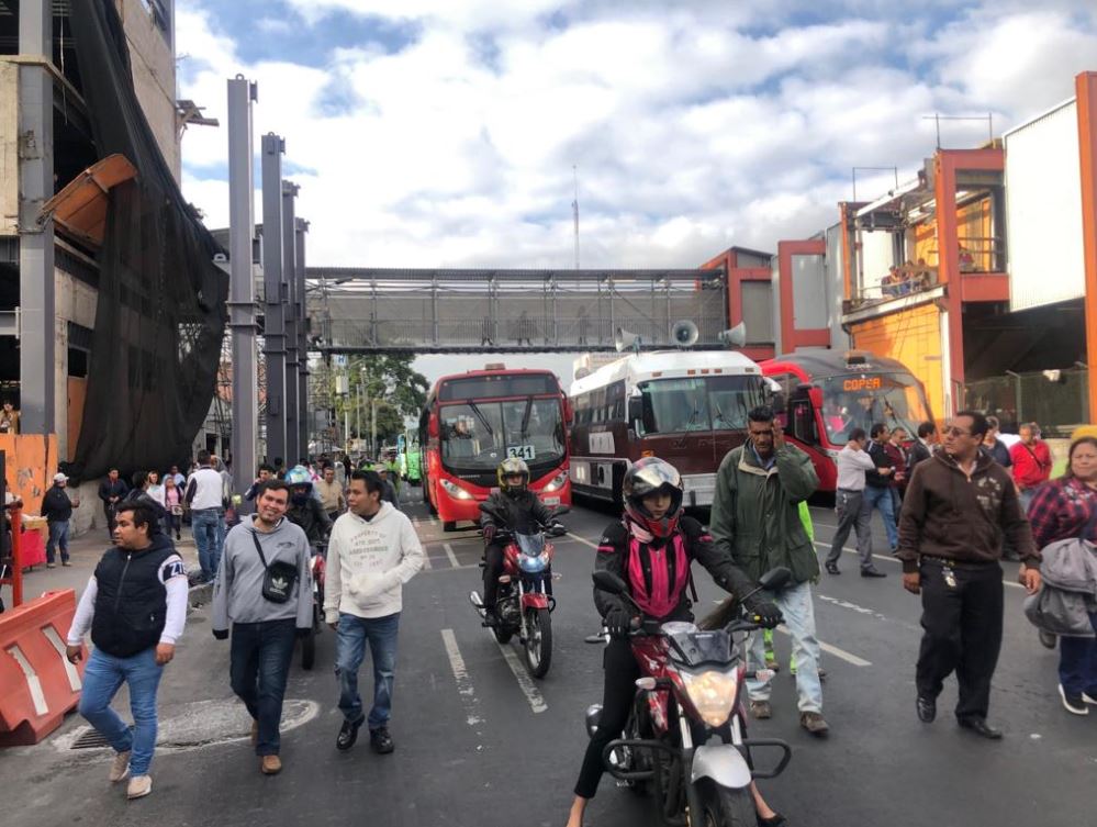 Foto Unidades de la L2 del Metrobús se incorporaron a la marcha de transportistas 3 septiembre 2019