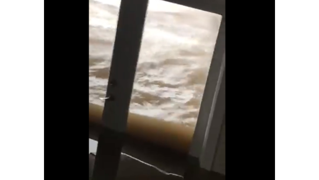 FOTO Video: Oleaje del huracán "Dorian" golpea casa de ministro, a 6 metros de altura (Twitter)