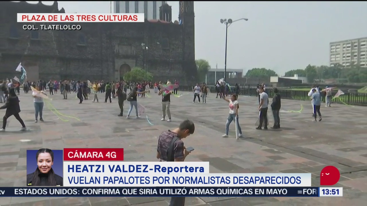 FOTO: Vuelan Papalotes Plaza Tres Culturas Por Normalistas Ayotzinapa