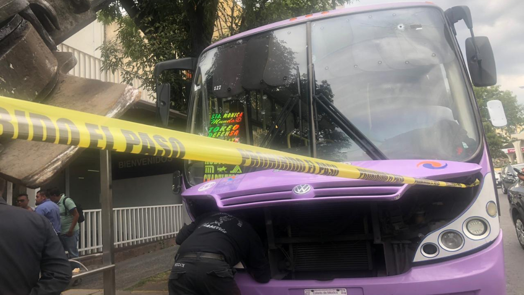 Matan a pasajera en balacera por asalto en transporte público, en Naucalpan