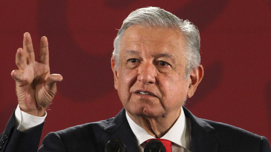 Vargas Llosa ha involucionado, responde AMLO al escritor