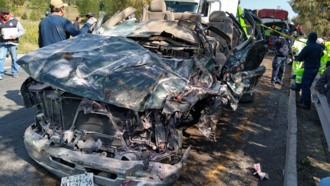 Foto: Según los primeros reportes el accidente ocurrió después de que un vehículo volcó por conducir presuntamente a exceso de velocidad, 5 de octubre de 2019 (Noticieros Televisa)