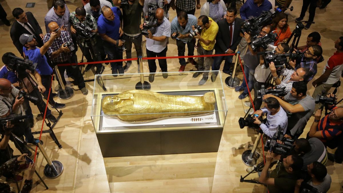 Egipto recupera ataúd saqueado que se exhibía en museo de Nueva York