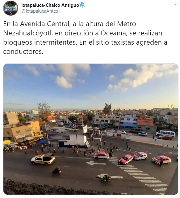 IMAGEN Bloqueo en Avenida Central, Edomex, por marcha de taxistas; reportan agresiones contra automovilistas (Twitter)