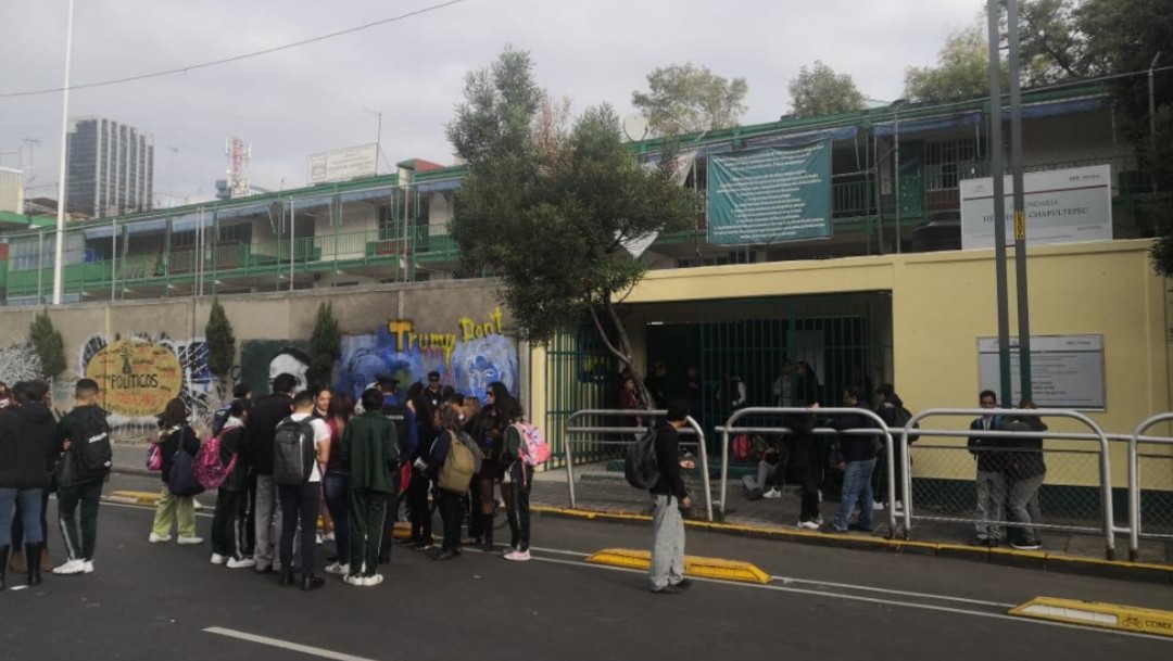 Foto: Protesta en escuela Secundaria de la CDMX, 3 de octubre de 2019