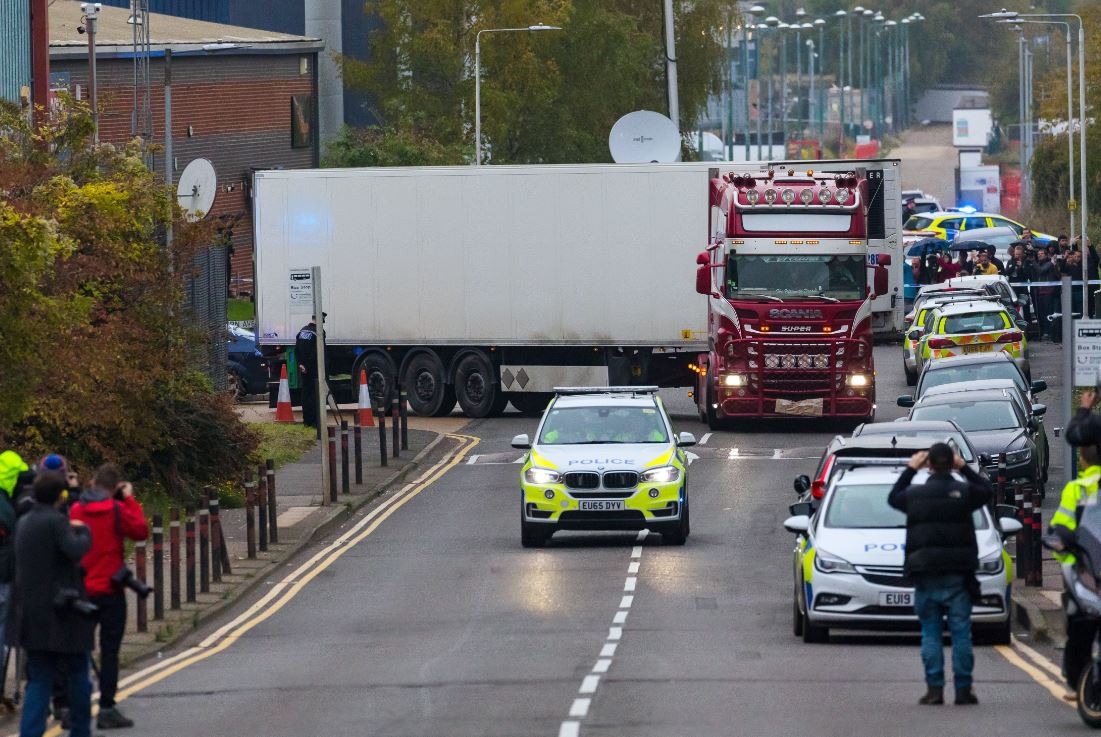 Revelan mensaje de mujer que podría estar entre los muertos del camión en Essex