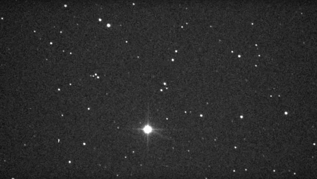 Foto: asteroide vuela cerca de la tierra. 27 octubre 2019
