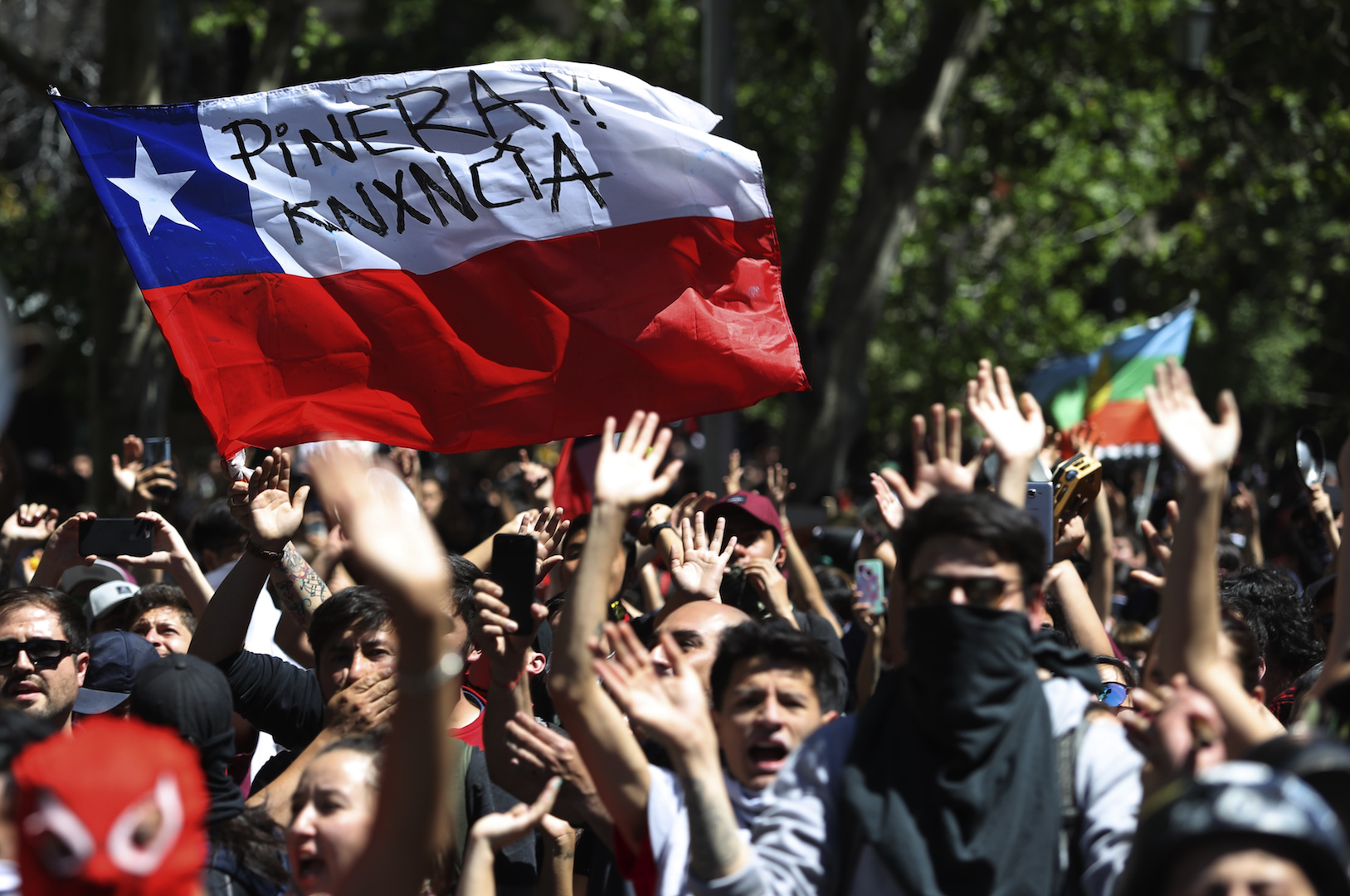Protestas en Chile exigen renuncia del presidente Sebastián Piñera
