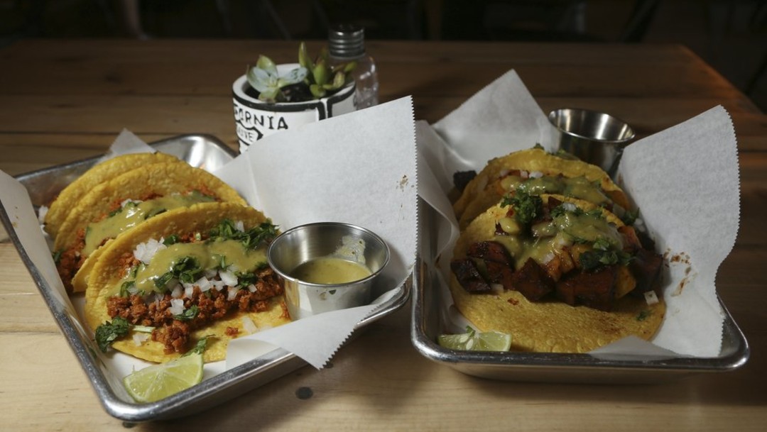 Foto: En Las Vegas y Austin, Texas, hay varios restaurantes o puestos ambulantes que ofrecen exclusivamente platos veganos mexicanos, el 24 de octubre de 2019 (AP)