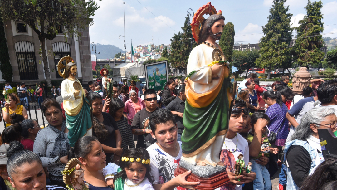 Miles de feligreses se dieron cita en la iglesia de San Hipólito para venerar a San Judas Tadeo. (Cuartoscuro/Crisanta Espinosa)