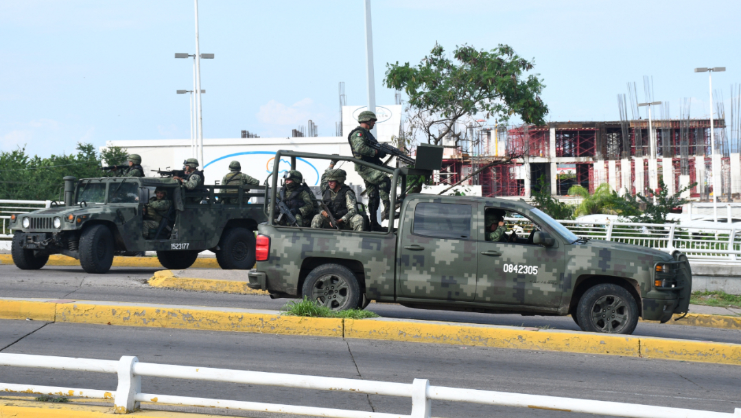 Foto:Militares en Culiacán tras diversos enfrentamientos por la detención de Oviedo Guzmán López , hijo de 'El Chapo Guzmán' , 30 octubre 2019