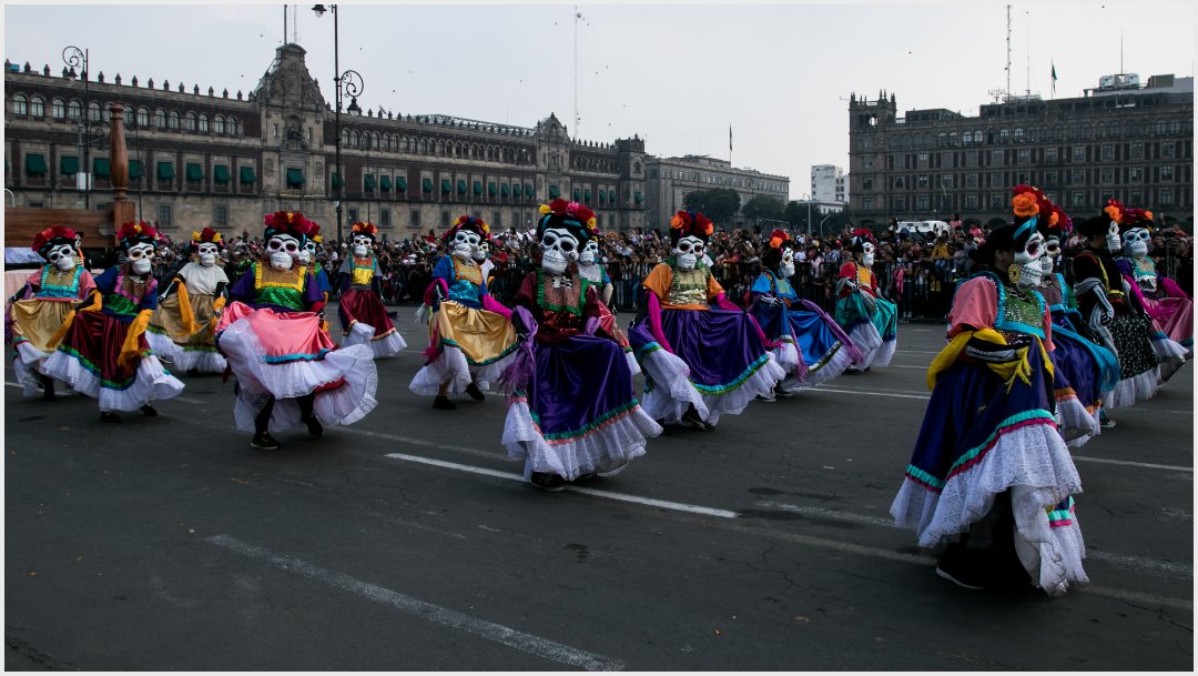 Fotos: Voluntarios de varios estados del país se dieron cita en el Desfile Internacional del Día de Muertos, 27 de octubre de 2019  (GALO CAÑAS /CUARTOSCURO.COM)