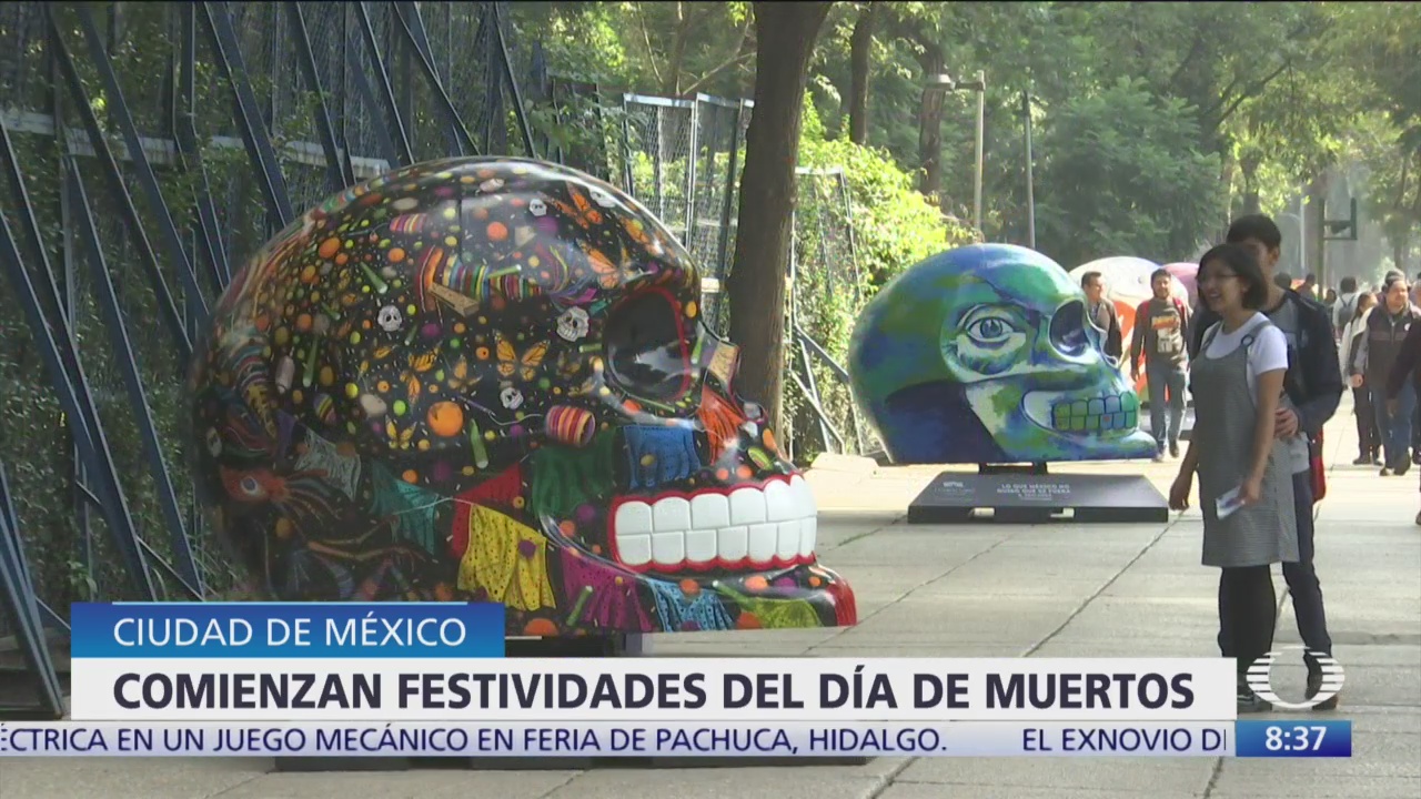 Día de Muertos: Exponen cráneos gigantes en Reforma, CDMX